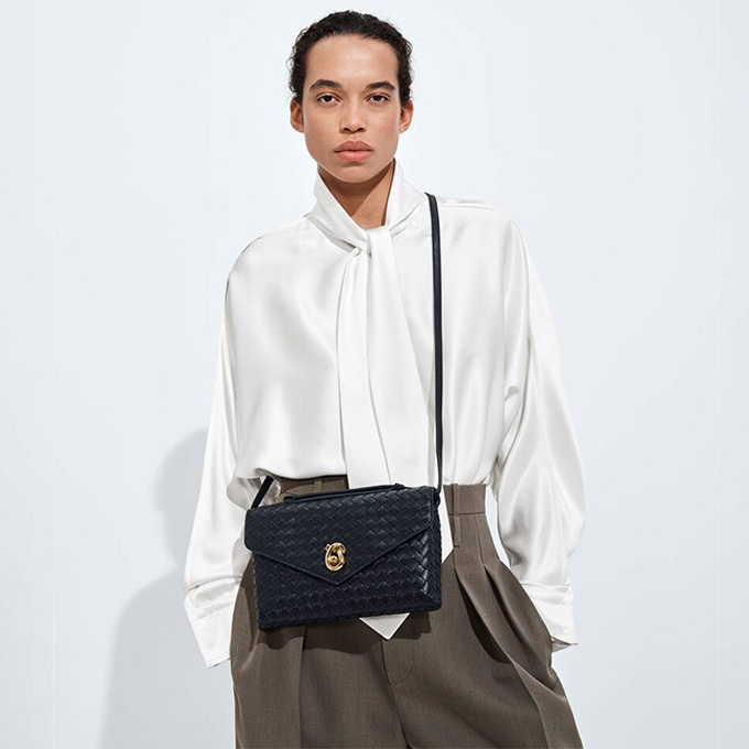 bottega veneta knot lock woven crossbody bag #817191